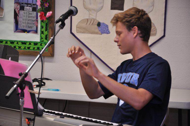 Paul Howard's Valley Music School GUITAR LESSONS!…6 Strings…a million possibilities!