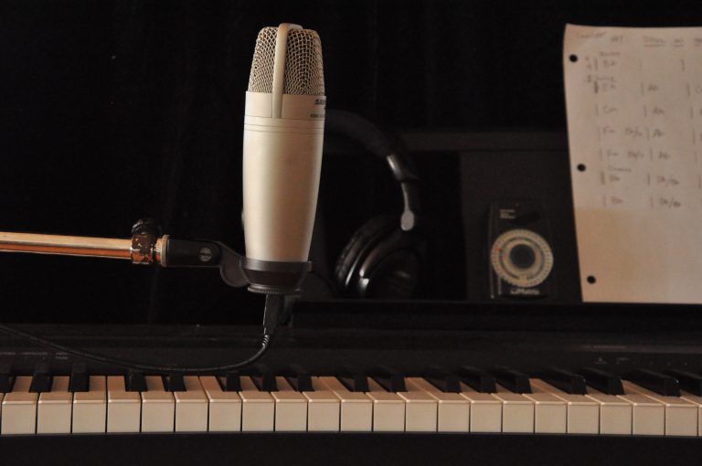 Paul Howard's Valley Music School GUITAR LESSONS!…6 Strings…a million possibilities!